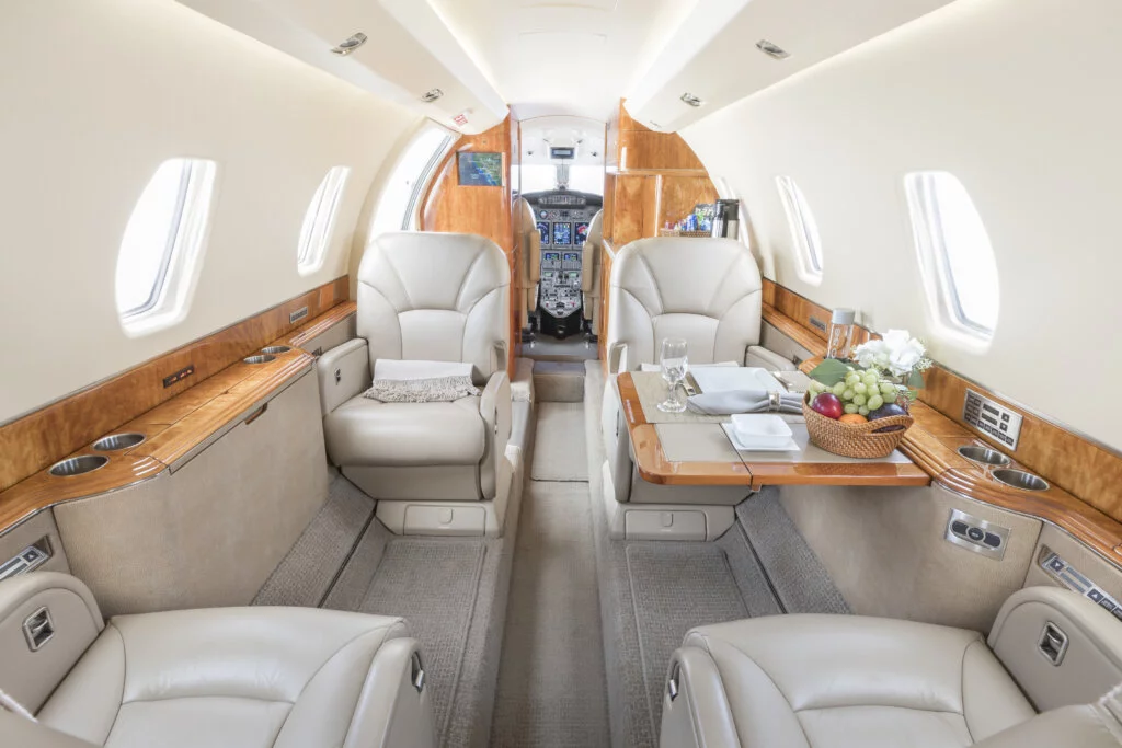 how to fly on a private jet