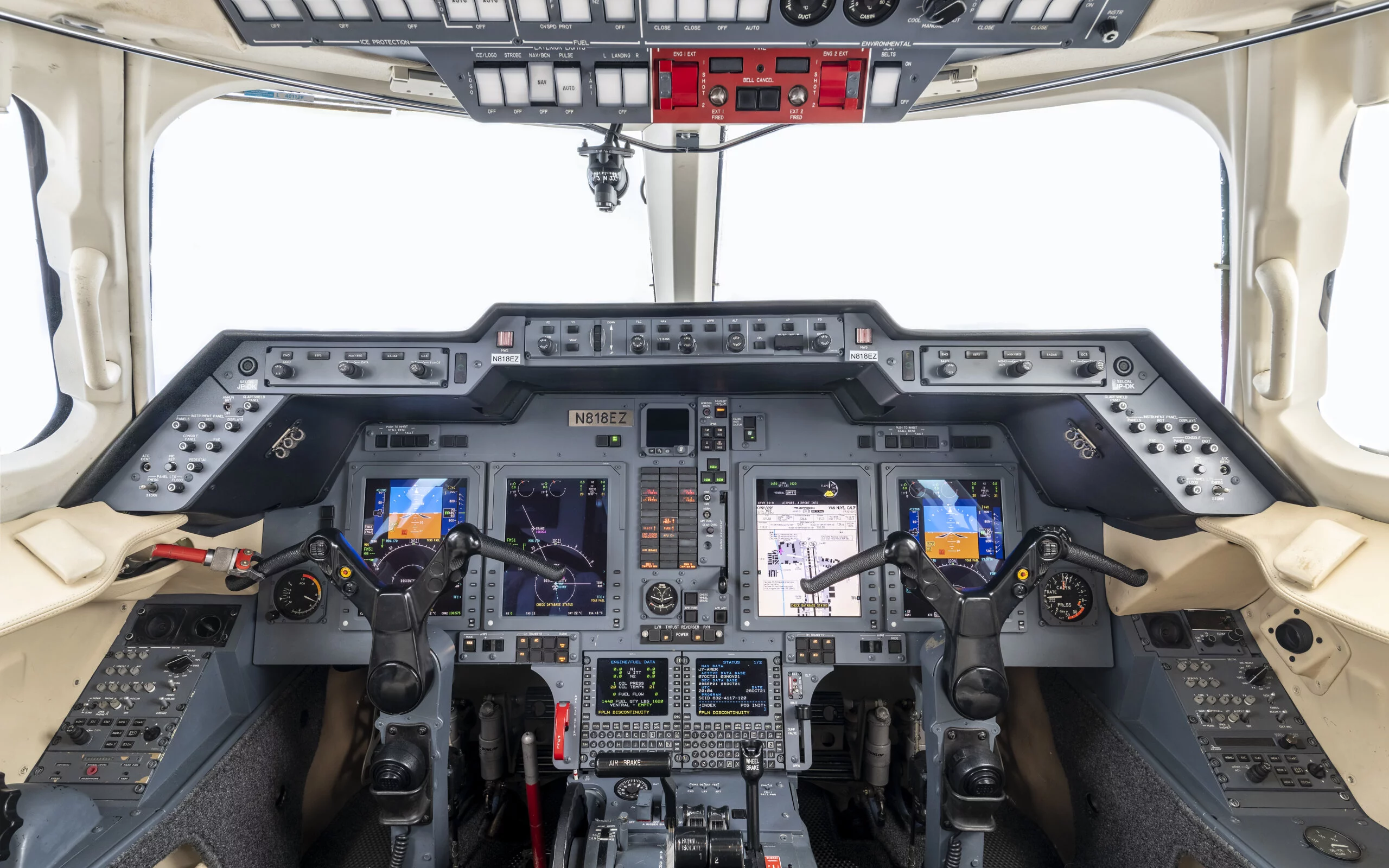 Hawker 900XP Cockpit